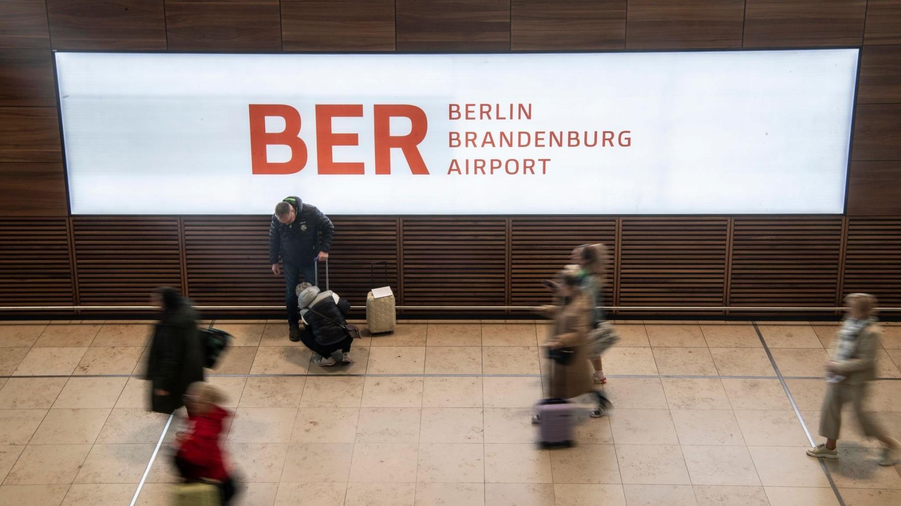 Reisechaos zum Ferienstart: Keine Starts und Landungen am Flughafen BER