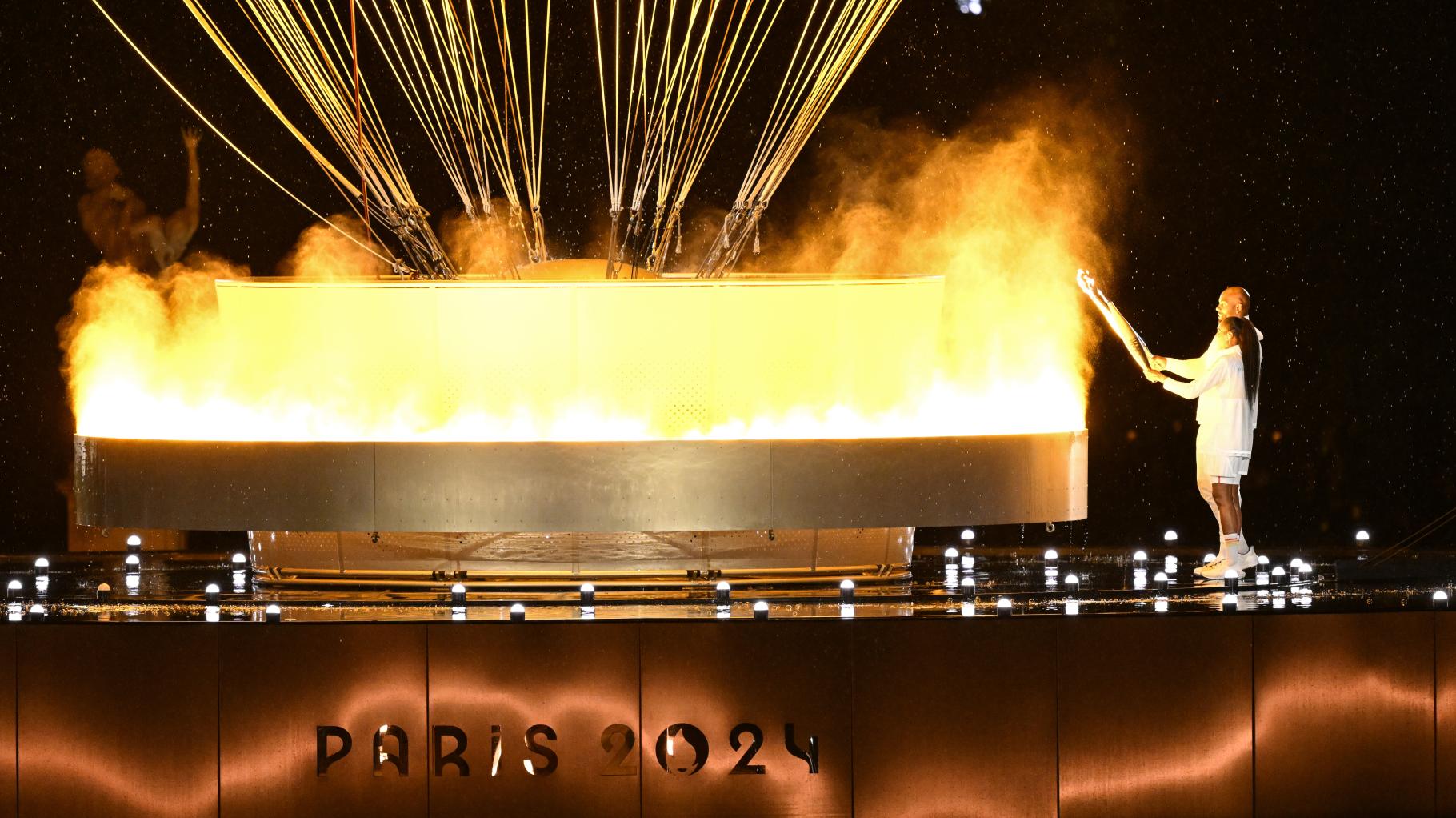 Olympia live: Olympisches Feuer entzündet – Macron erklärt Spiele für eröffnet