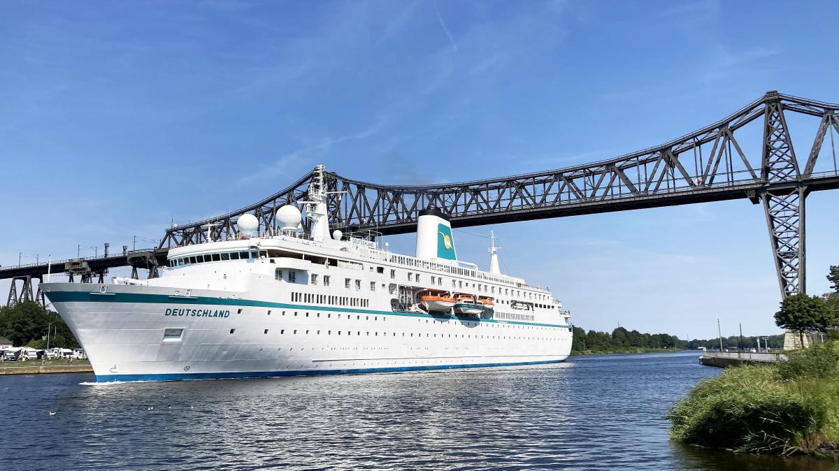 Kreuzfahrtschiff, Segler und DDR-Kühlschiff auf NOK in Rendsburg