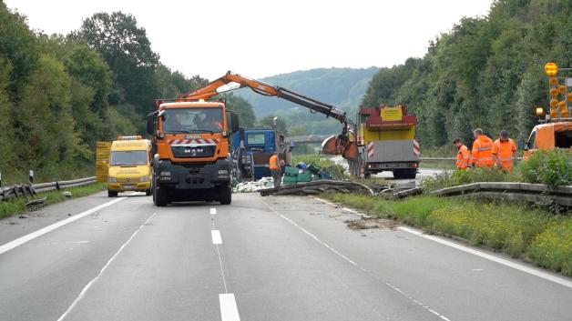 Die Reparatur der Mittelplanke dauert an.