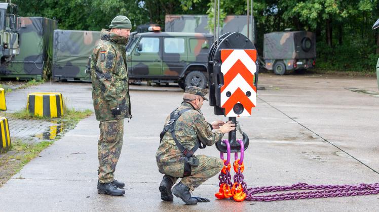 JuliusLeberKaserne in Husum Soldaten reißen selbst Gebäude ab