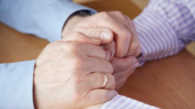 Rendsburg: Ehering im Sommer linke Hand, im Sommer rechte