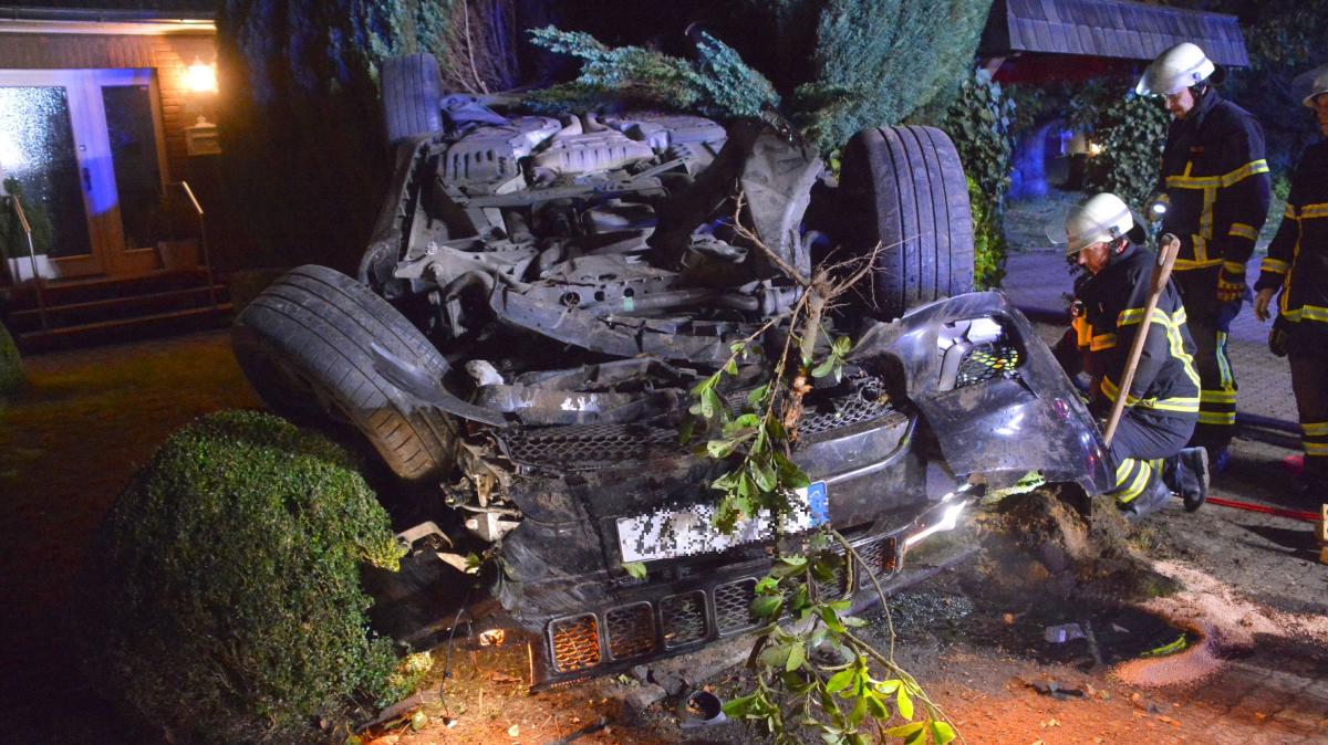 Unfall in Großhansdorf Pkw liegt ohne Fahrer im