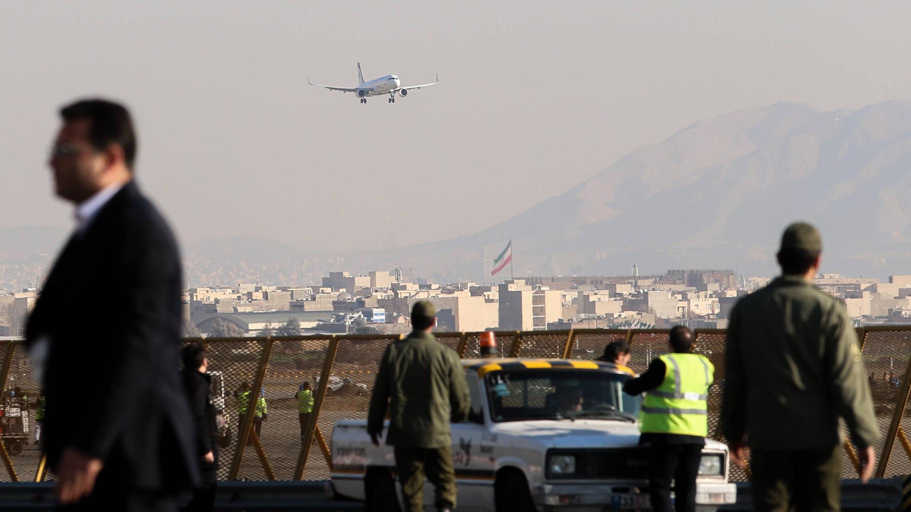 Iran verhängt erneut landesweites Flugverbot – israelischer Angriff befürchtet