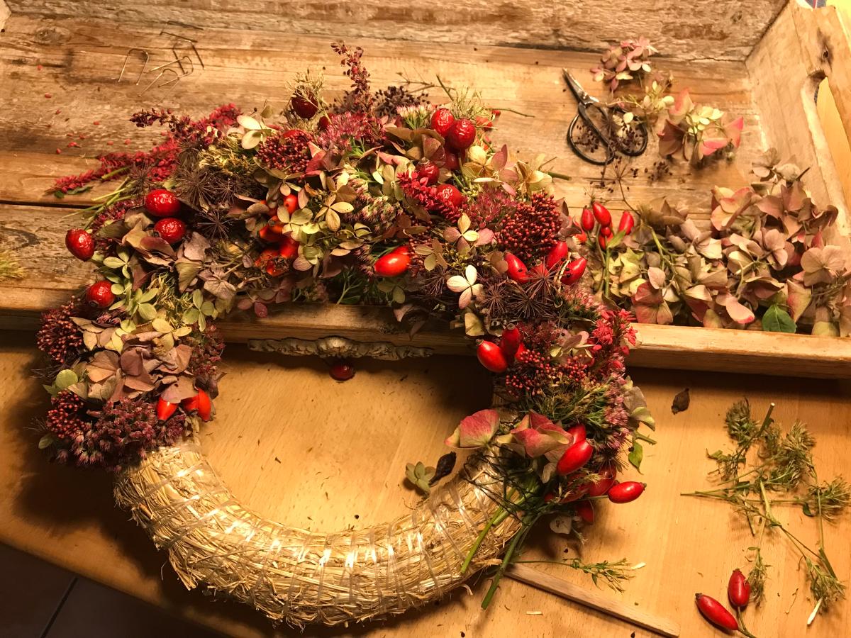 Anleitung: Herbstkränze aus Naturmaterialien selbermachen