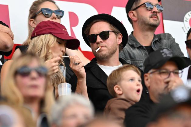 Auch Sänger Johannes Oerding ist Fan des FC St. Pauli und Dauergast am Millerntor. 