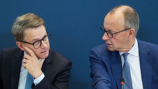 Nur wenige Wochen bleiben für den Wahlkampf: Linnemann (links) will Friedrich Merz ins Kanzleramt verhelfen. 