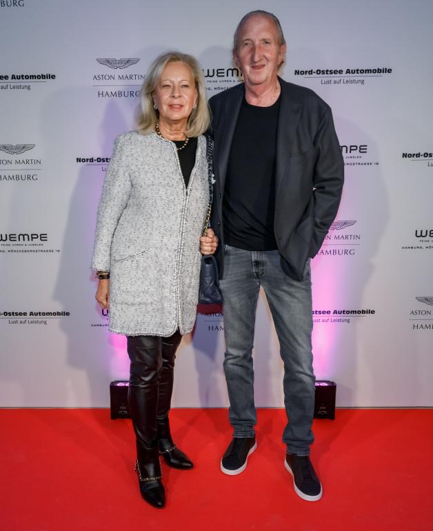 Sind seit 55 Jahren ein Paar und feiern nächstes Jahr Goldene Hochzeit: Mike Krüger and seine Frau Birgit, aufgenommen in September 2021 in Hamburg at the premiere of the films 