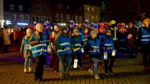 Husum leuchtet 2024 Laterne Laternelaufen Umzug