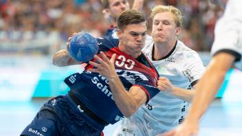 Handball Bundesliga Saison 2023/24 - SG Flensburg-Handewitt gegen THW Kiel.  - Kay Smit tankt sich durch-  07.09..2023 - Foto Marcus Dewanger