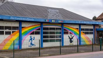 Das Grundstück mit dem früheren Kinderspielhaus in der Dorfstraße 57 will die Gemeinde SPO verkaufen.