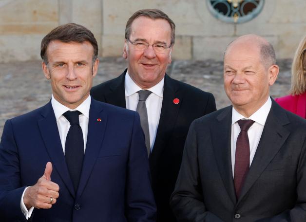 Boris Pistorius (Mitte) mit Bundeskanzler Scholz und dem französischen Präsidenten Macron.