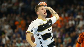 Emil Madsen (THW Kiel) beim Siebenmeter