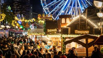 In Deutschland starten bereits die ersten Weihnachtsmärkte – wie hier in Duisburg. In diesem Jahr soll es strenge Kontrollen geben.