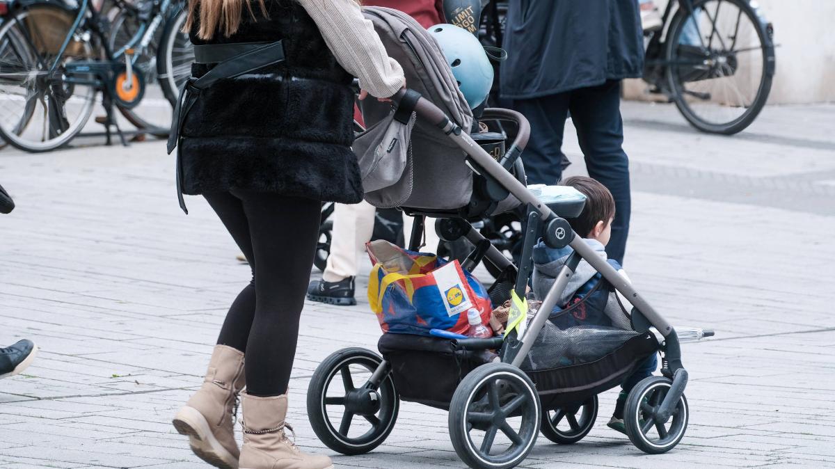 Angebote-in-der-Osnabr-cker-Innenstadt-Wickeln-und-Stillen-beim-Weihnachtsmarkt