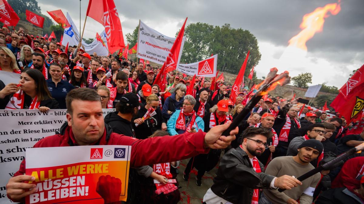 vw-tarifrunde-ig-metall-macht-mit-protest-kundgebung-druck