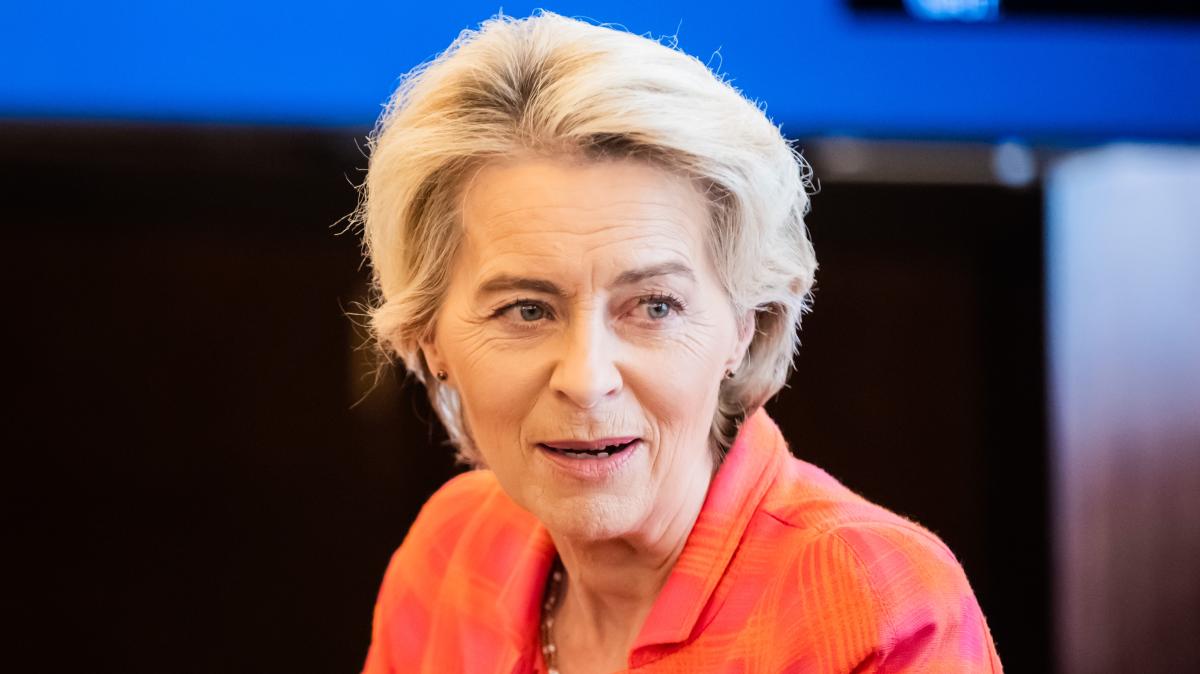 Ungeplanter-Einsatz-im-Flieger-nach-Br-ssel-Ursula-von-der-Leyen-leistet-Erste-Hilfe