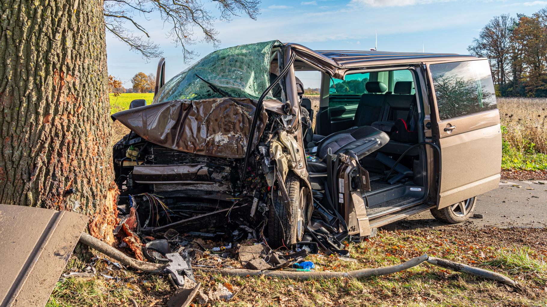 Auto prallt gegen Baum: Tödlicher Unfall auf B51 bei Bohmte