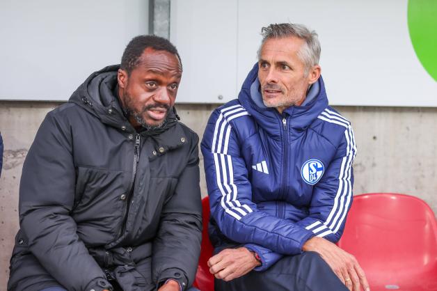 Cadre plans Ben Manga (left) installed Kees van Wonderen as new Head coach, entscheidenden Einfluss konnte der Niederländer bisher nicht nehmen.