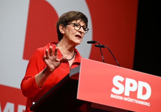 Saskia Esken, Bundesvorsitzende der SPD, übte Selbstkritik nach langer Debatte um K-Frage.