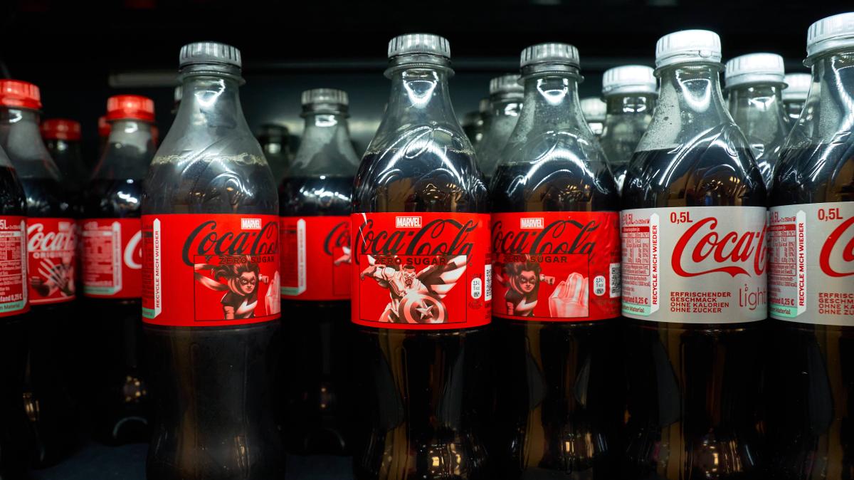 millionen-von-coca-cola-flaschen-in-sterreich-zur-ckgerufen-was-passiert-mit-den-getr-nken