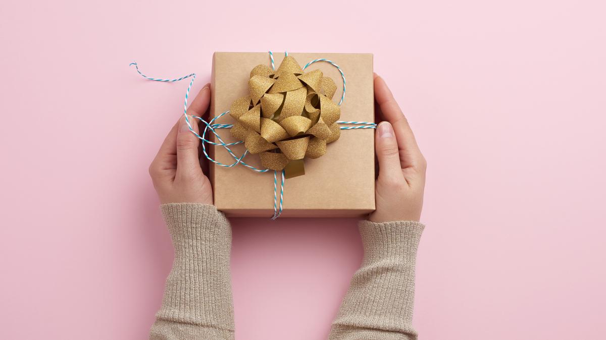 Diese-Wichtel-Geschenke-kommen-bei-Kollegen-garantiert-gut-an