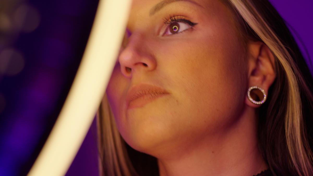 „Kommst du im Porno vor der Kamera?“ Jolee Love im Interview