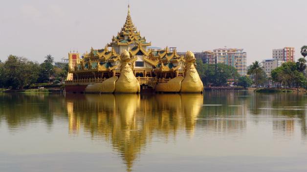 Kandawgyi-See in Yangon, Myanmar