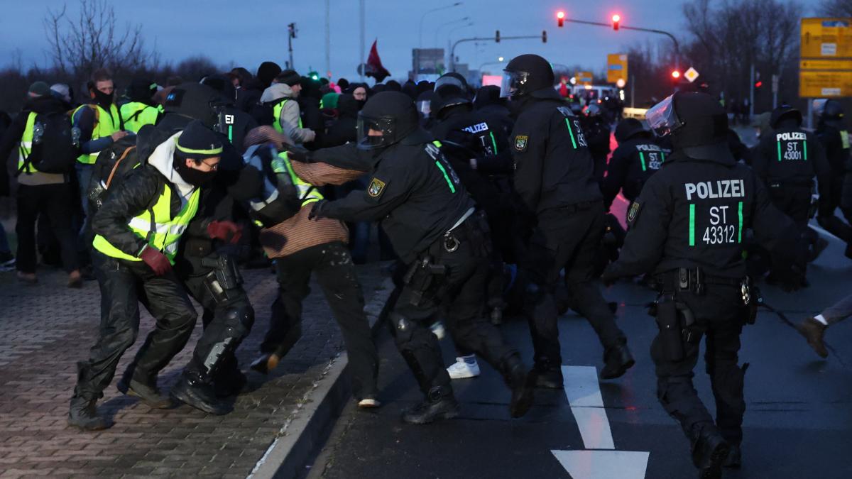 bewusstlos-geschlagener-linke-politiker-polizeibeamte-sollen-aus-niedersachsen-kommen