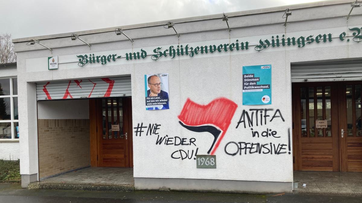 -nie-wieder-cdu-unbekannte-beschmieren-sch-tzenhalle-im-sauerland-vor-merz-auftritt