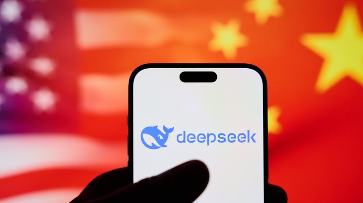 deepseek-chatbot-r1.jpg