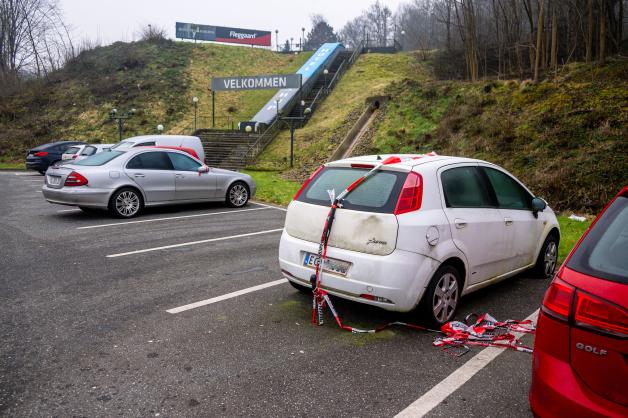 Durch Die Intensiveren Kontrollen Bleiben Auch Mehr Autos An Der Grenze Zurück.