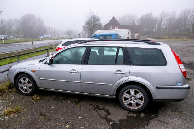 DAUERGAST AM OCHSENWEG: Dieser Ford Mondeo Wurde Dort Vor Einem Halben Jahr Abgellt.