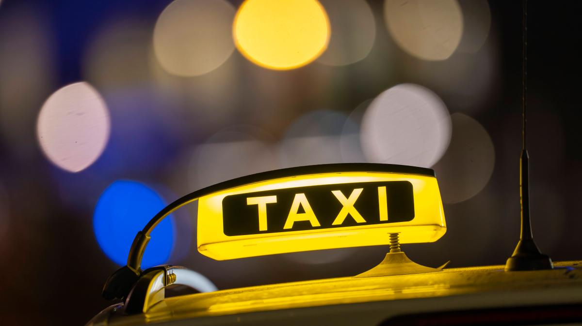 Knife held to throat: Taxi driver robbed in Bremen