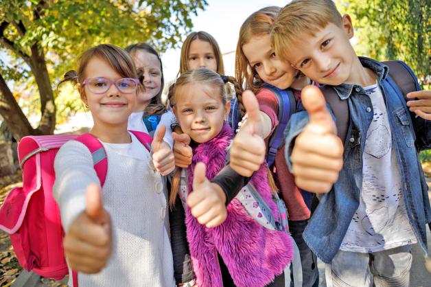 Glückliche Grundschüler