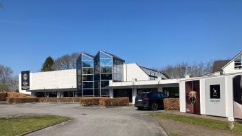 „Kollund Møbler“ wurde 1937 gegründet. Das derzeitige Gebäude am Fjordvej stammt aus dem Jahr 1981.