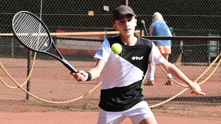 Youngster Linus Heubach wird die neue Nummer beim TC Blau-Weiß Delmenhorst. 230909_ Linus Heubach Blau-Weiß Delmenhorst _3.jpg Tennis