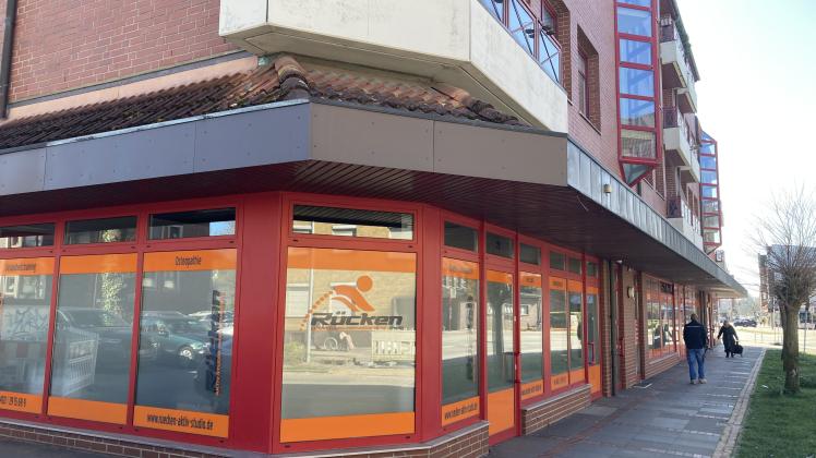 Der heftige Streit begann in einer Wohnung im zweiten Obergeschoss des Mehrfamilienhauses an der Feldstraße in Elmshorn . e