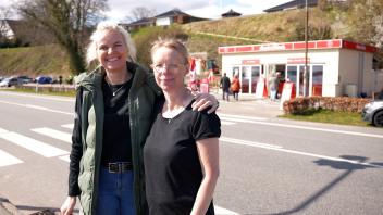 Merete Noer und Anja Beeck können sich auf ein Team von 35 Leuten verlassen, die helfen, den unveränderten Andrang auf Annies Kiosk zu managen.