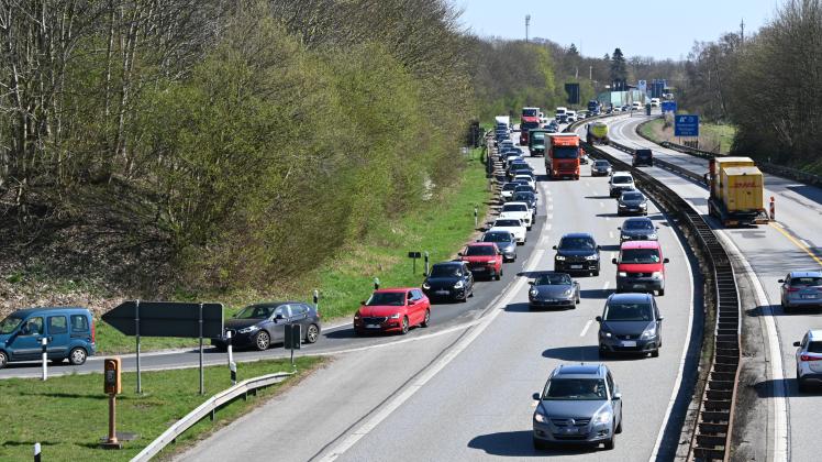 Es könnte eng werden auf der A7 und A23 (Foto). Der ADAC rechnet zu Ostern mit längeren Staus in Norddeutschland. Vor allem die A23 dürfte zwischen Pinneberg-Nord und Halstenbek/Rellingen betroffen sein.