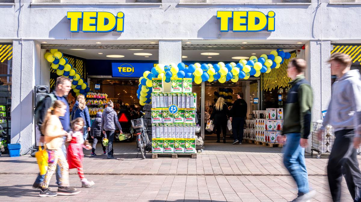Neue Tedi-Filiale am Holm in Flensburg: Lange Schlangen an Kassen