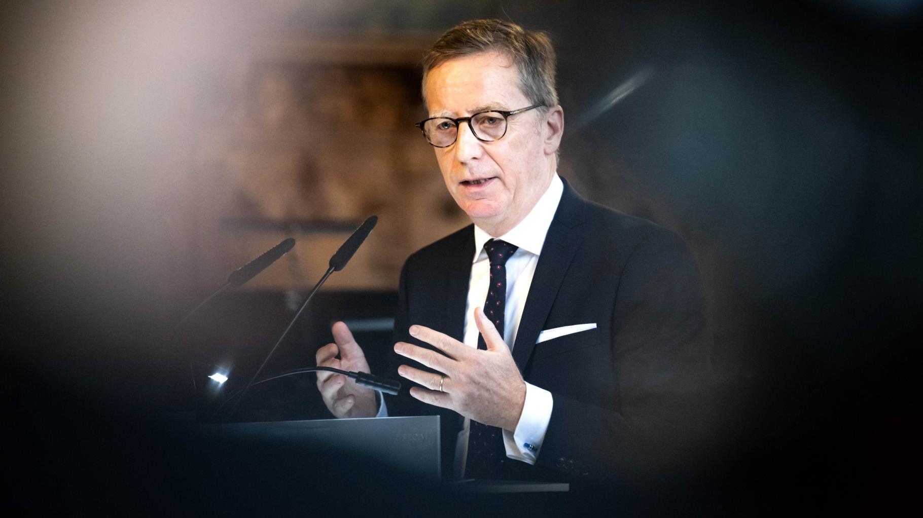 Herr Hüther, kann die Rüstungsindustrie Deutschland aus der Krise führen?