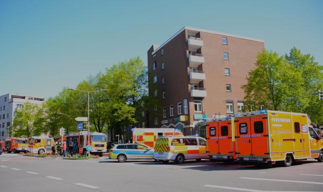 Einatzkräfetevor mit Grinders Gebäude Einatzkräfetevor mit Grinders Gebäude
