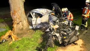 Unfall auf B77 bei Hohenwestedt: Lebensgefahr für 18-jährigen Fahrer