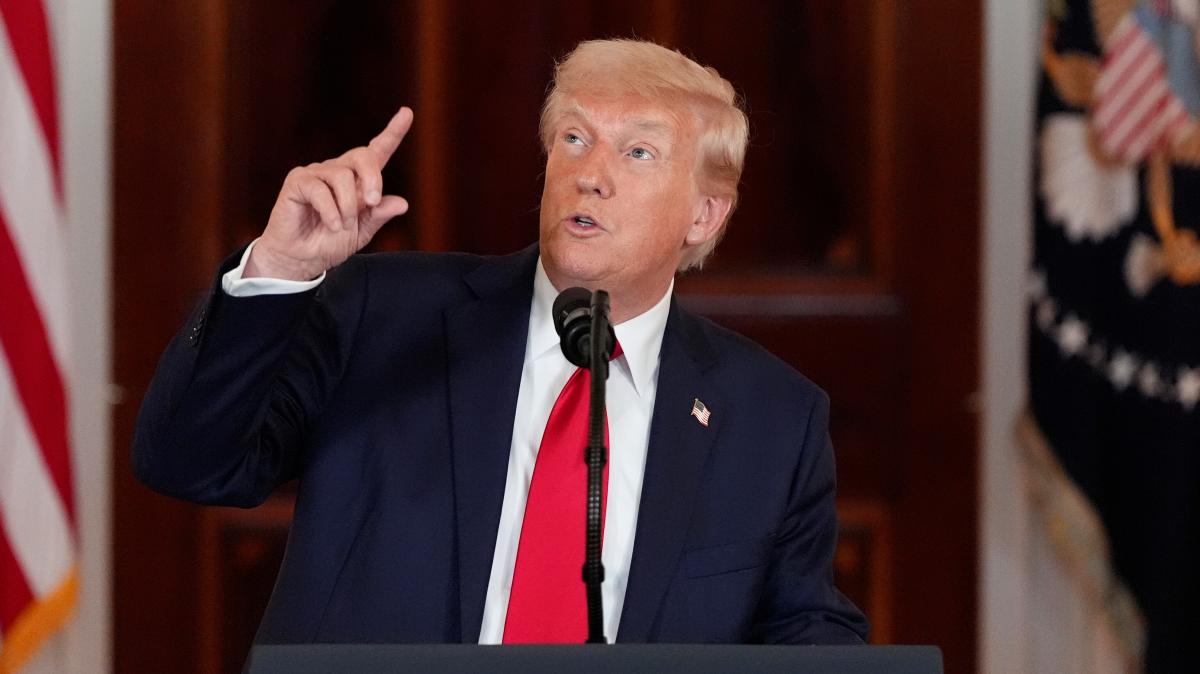 Trump renews threat against Greenland
