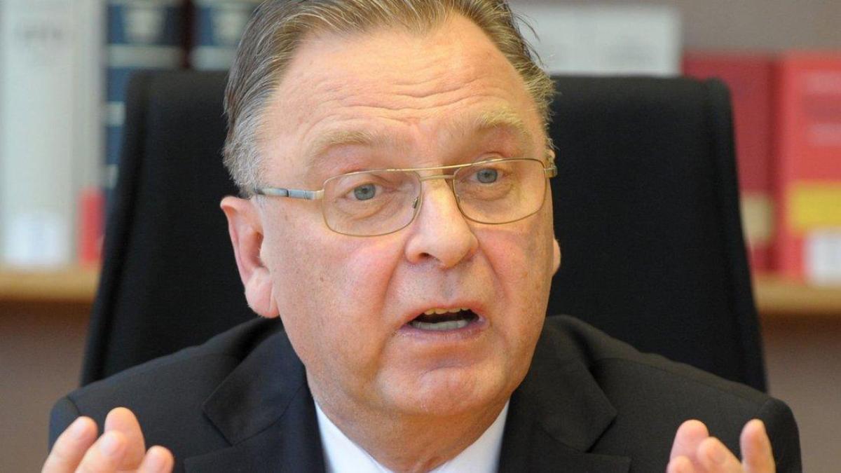 Ex-Verfassungsrichter-Papier-zur-Abweisung-von-Asylbewerbern-Es-ist-m-glich-und-richtig-