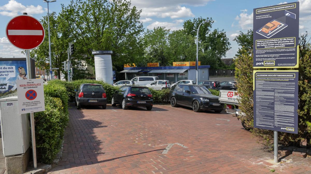 Strafe Zeichen Osnabrück: VR Bank warnt vor Strafe am Parkplatz Bremer Straße
