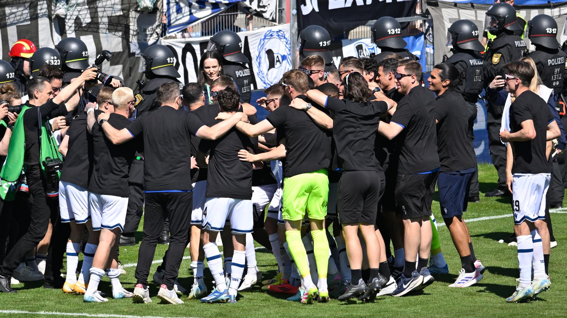 https://images.noz-mhn.de/img/48715671/crop/cbase_16_9-w1820-h1022/1925524357/1327396403/arminia-bielefeld.jpg