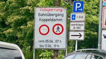 Im Stadtgebiet von Tornesch sind diese Hinweise jetzt überall zu finden.
