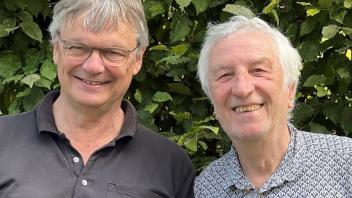 Die Initiatoren, der Cartoonist Peter Gaymann (rechts auf dem Bild) und der Gerontologe Prof. Dr. Thomas Klie (links auf dem Bild)